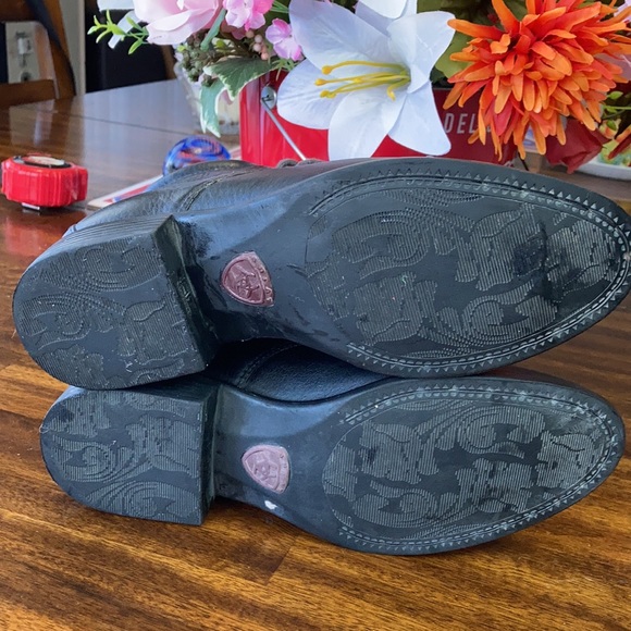 ARIAT JOSIE BLACK LEATHER LACE UP BOOTS. - Picture 5 of 12